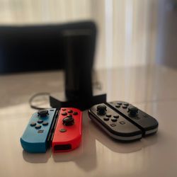 Nintendo Switch Joy-Cons (2 Pairs) + Charging Station – Works Perfect – Pick Up Today