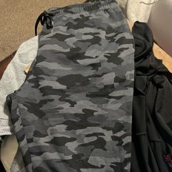 Women’s Joggers Size Xl. 5$. 