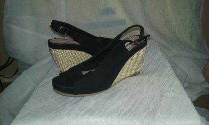 SKECHERS Peep-Toe Wedges (sz6)
