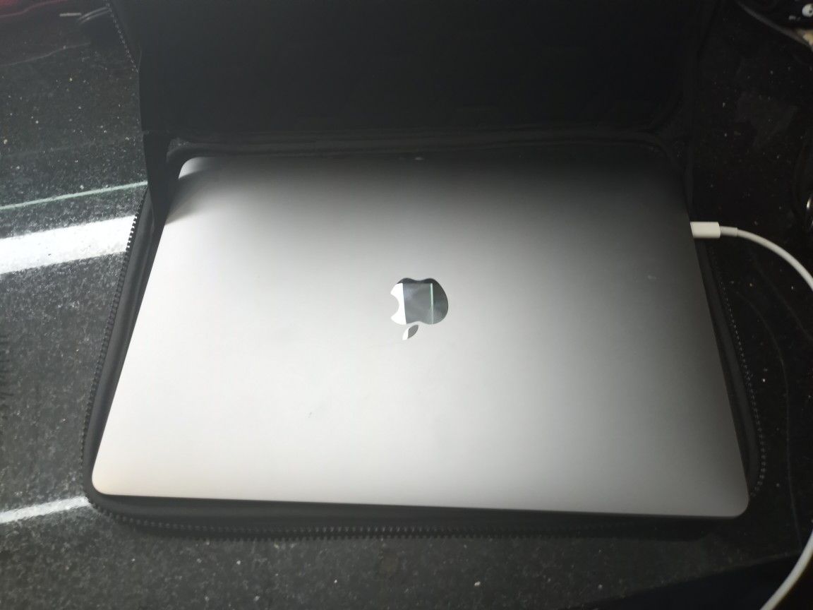 2019 Apple MacBook pro 13 in with wireless Bluetooth ihome mouse and charger