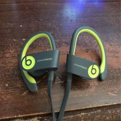 PowerBeats 2 Wireless Earbuds