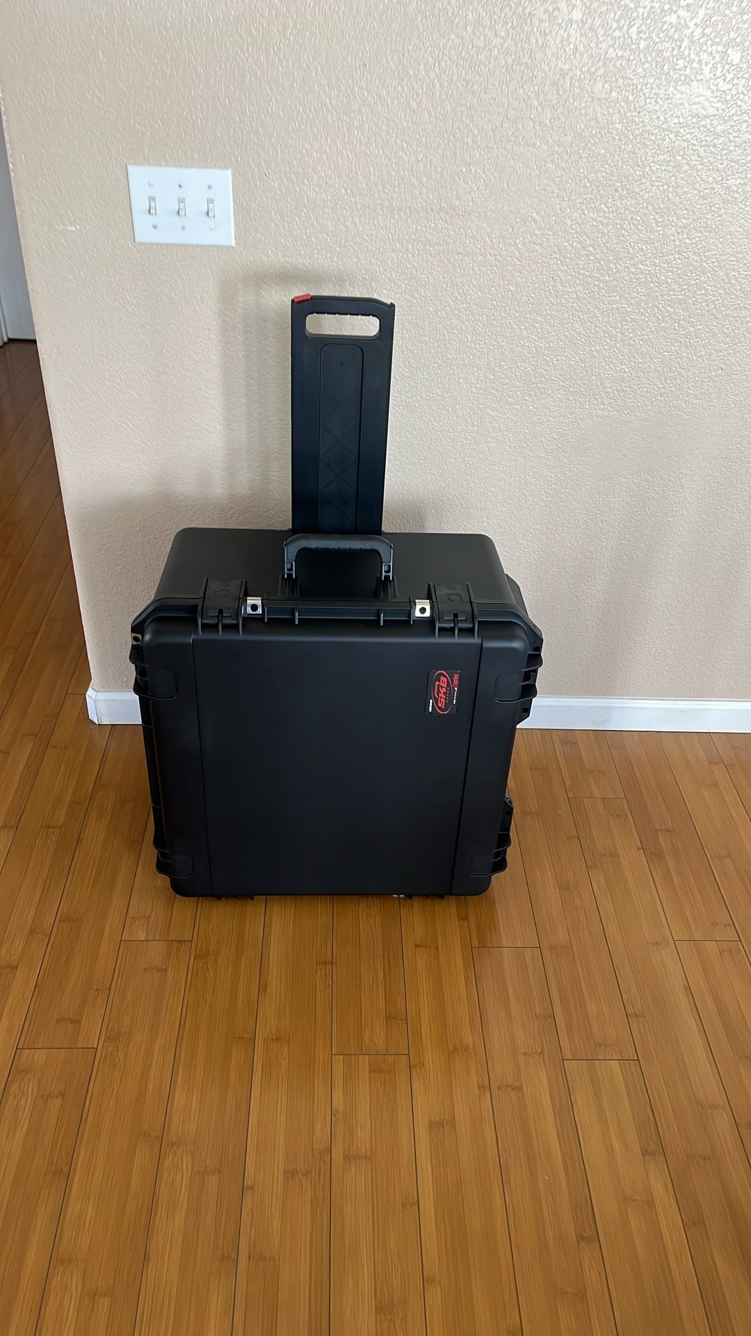 SKB Case Water Proof 22x22x14