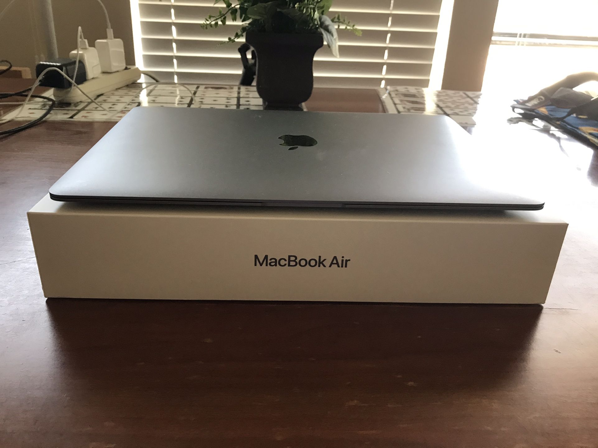 2020 Macbook Air 13” with Final Cut Pro X like new