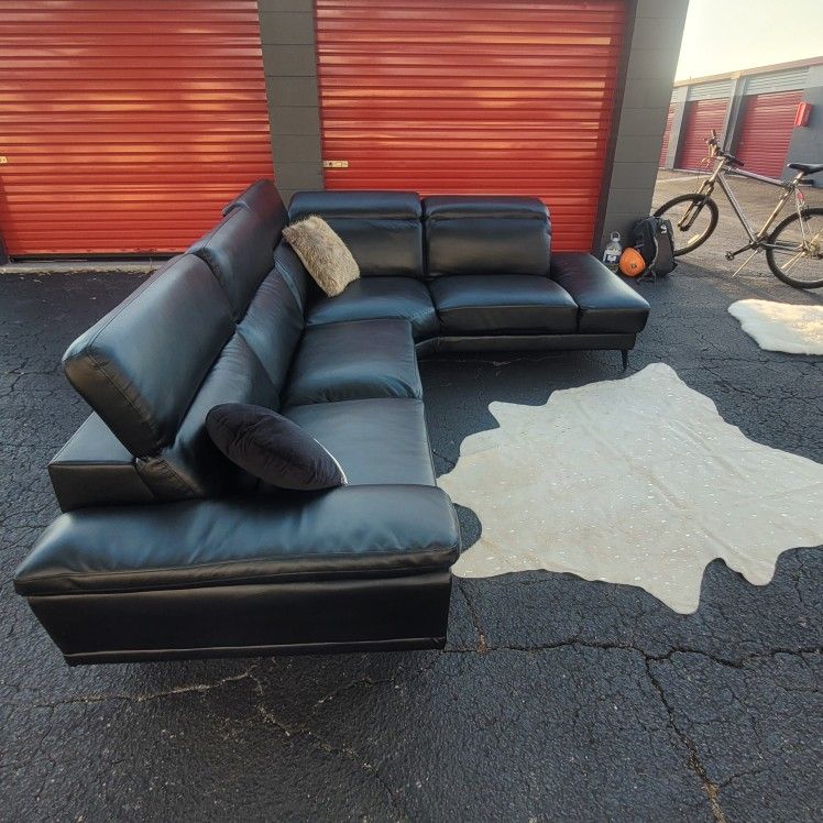 BEAUTIFUL HAVERTYS MODERN SECTIONAL😃😍Adjustable Head Rest❤️Leather💯BuyNow/SAVE🏃🏼♀️🏃🏽OBO