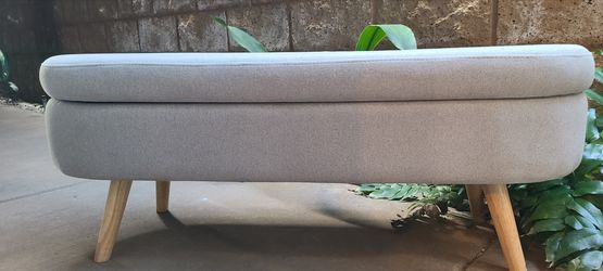 Saddle ottomant with storage
