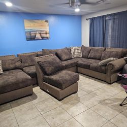 Sectional Couch With Big  Ottoman