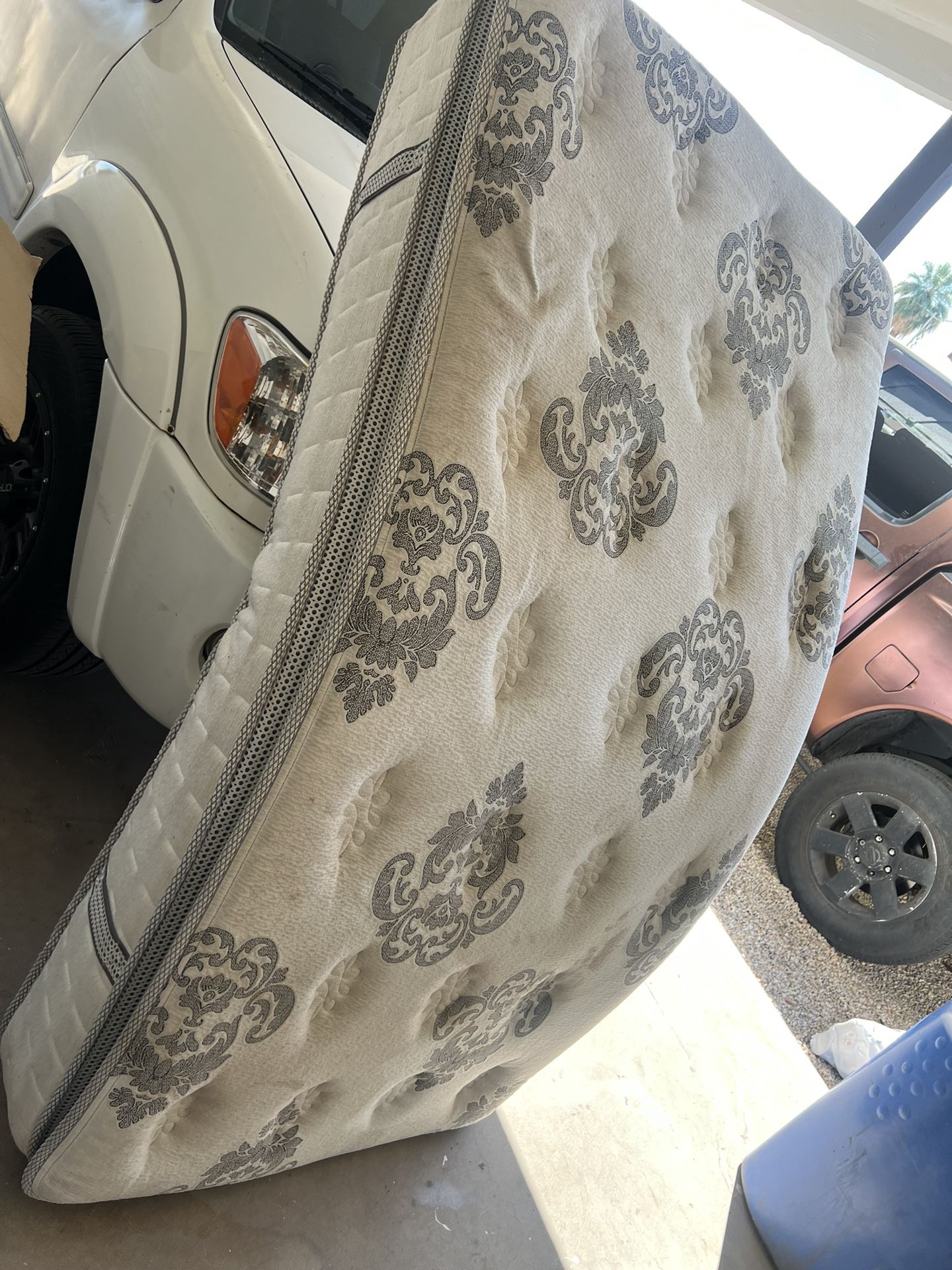 Twin Mattress And Desk Free
