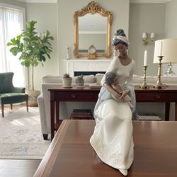 Lladro “A Mother’s Embrace” Porcelain Figurine – African American Mother & Baby – 11.8” Tall – Excellent Condition