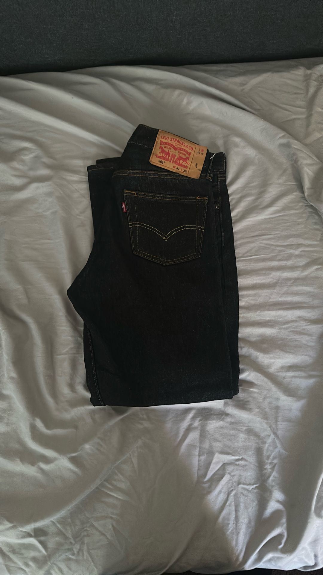 Levi 501s Size W 31 L 32