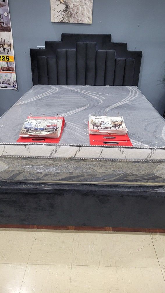 Queen Size Bed With Matress 