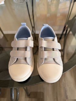 Girl shoes