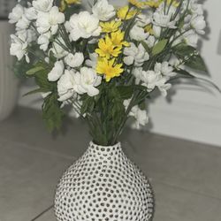Flower vase (including fake flowers) 