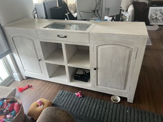 Cabinet/winebar