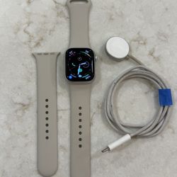 Apple Watch Series 9 41mm GPS Silver Aluminum Decent Condition 