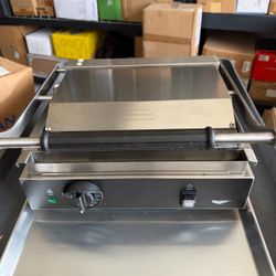 Vollrath PSG4-SF120 Panini Press Used for 3 months, in pristine condition.