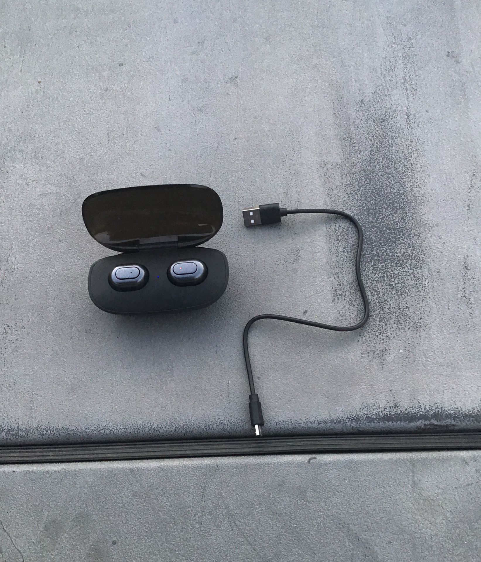 Wireless earbuds