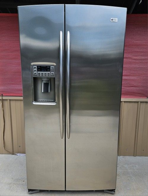 🔆🇺🇸☆GE Profile ☆🇺🇸🔆 S-Steel S-by-S Fridge in Great Condition 
