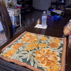 This Are Nakins  For The Table 