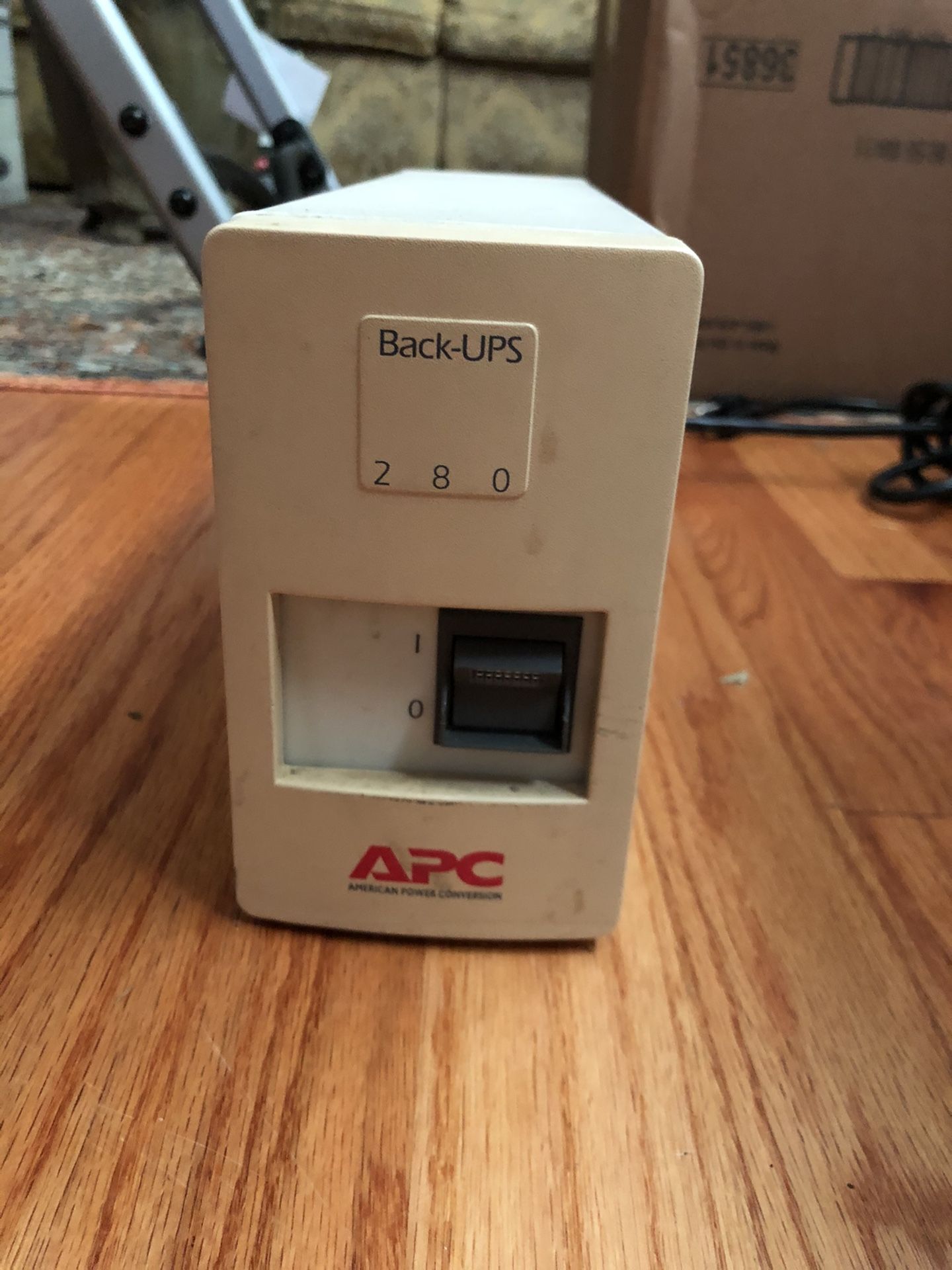 Apc Back-Ups 280Apc Back-Ups 280 180W Bp280 uninterrupted backup battery power supply and surge protector