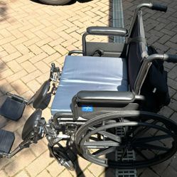 Medline Guardian Wheelchair—LIKE NEW—FREE