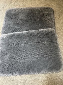 Set of 2 gray rugs