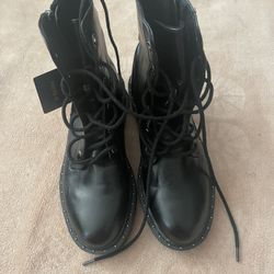 Black Boots 