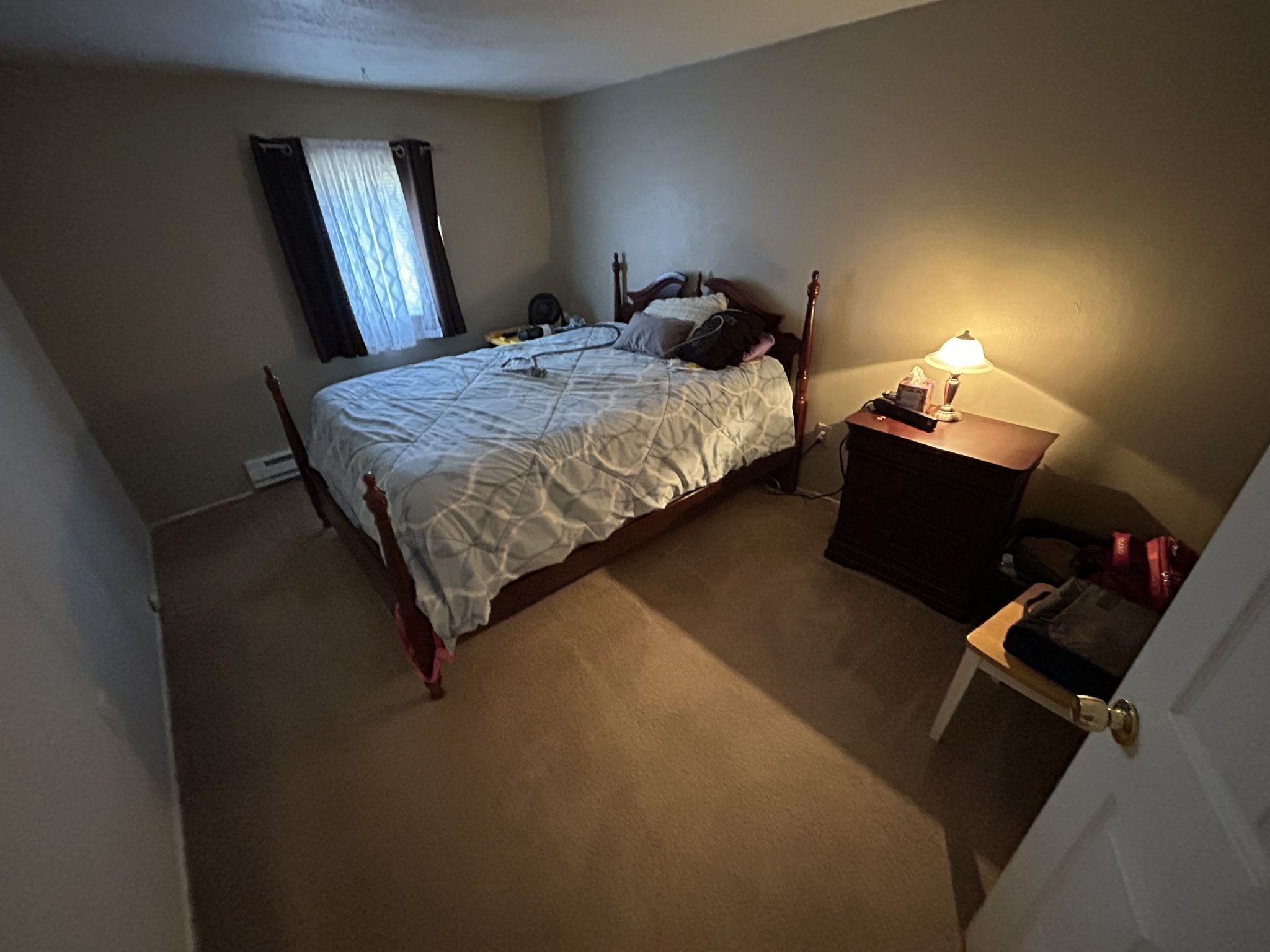 QUEEN BED W/BEAUTYREST NXG SIMMONS MATTRESS