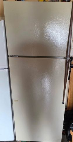 Kenmore Reversible Refrigerator, Tan and 5’2”