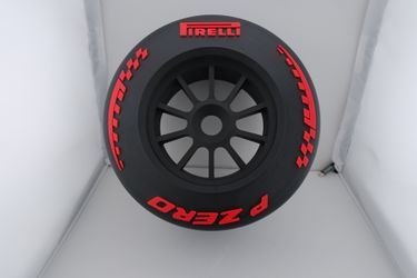 F1 tire