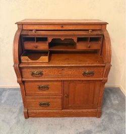 ROLL TOP SOLID WOOD VINTAGE DESK
