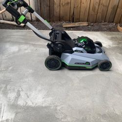Ego Lawn Mower With Batterie And Charger Self Propeller Like New 