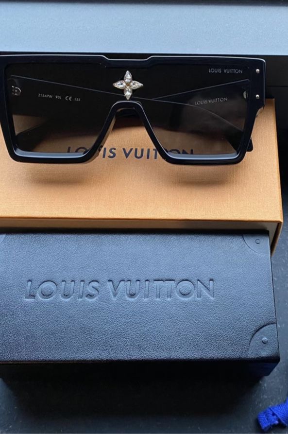 Louis Vuitton Cyclone Shades All Black for Sale in Orange, CA - OfferUp