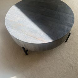 Round Industrial Wood Coffee Table – Modern Rustic – Black Metal Legs $40