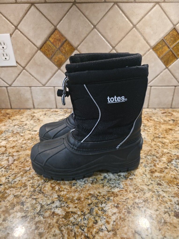 Snow Boots Size 4