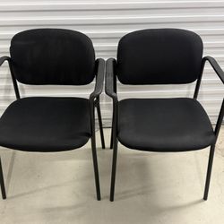 Set of 2 Black Office Guest Chairs with Armrests – Fabric, Metal Frame