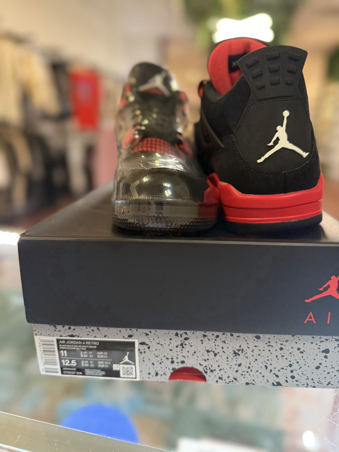 Jordan 4 Red thunder Size 11
