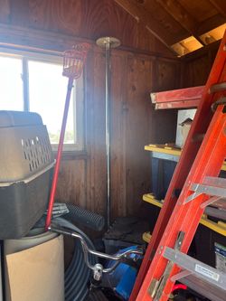 SPINNING POLE need gone asap