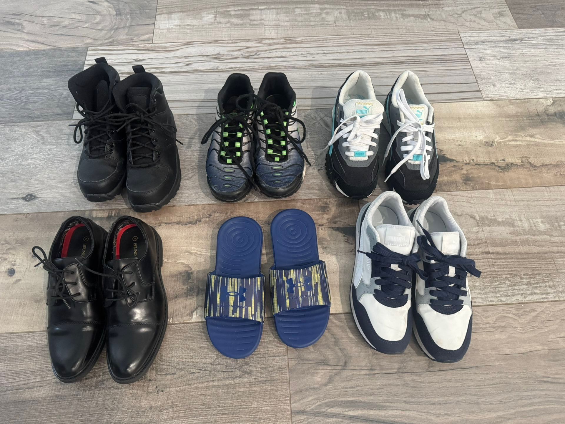 Boys Shoes Size 5 Like New!