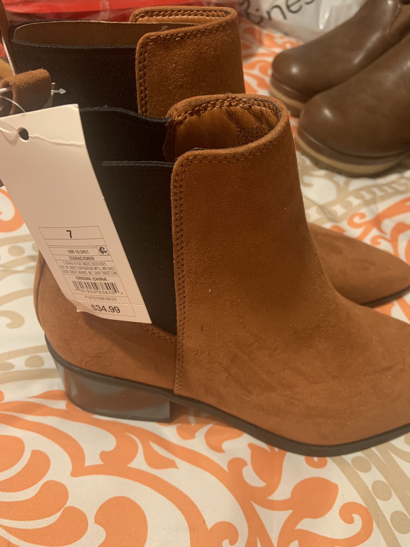 Boots (Size 7) $34.99 Sells For 15.00 ( Tags On)