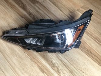 HYUNDAI ELENTRA OEM RIGHT HEADLIGHT 2019-2020 (driver side)