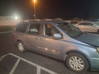 KIA Sedona 2010 mini van glacier blue
