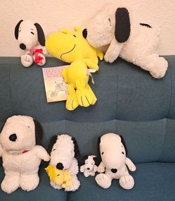 collection of Peanuts-themed plush toys featuring Snoopy and Woodstock.
20.00 for the 7 plush toys
PRE-LOVED 
EXCELLENT CONDITION 
SUPER CLEAN