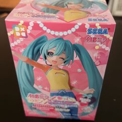 Sega Desktop x Decorate Collections Hatsune Miku x Love and Berry Dress Up and Dance! Figure
