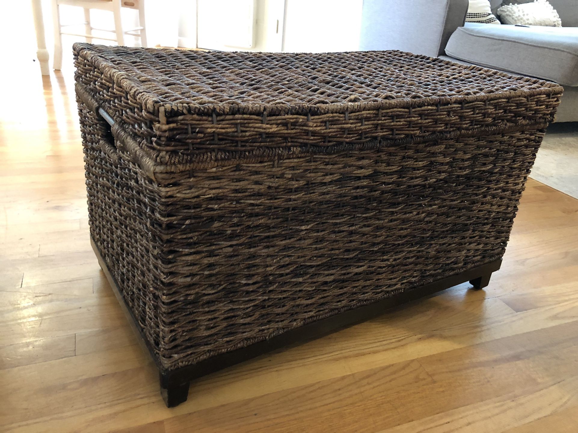 Basket With lid