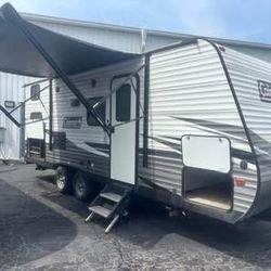 2020 Coleman Lantern LT 215BH