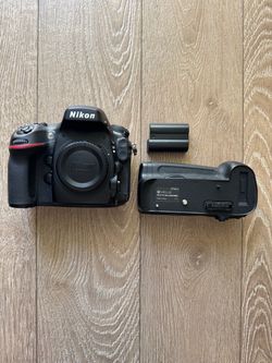 Nikon D800 Full Frame DSLR + Battery Grip - 42K Shutter