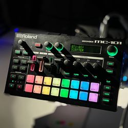 Roland MC 101 