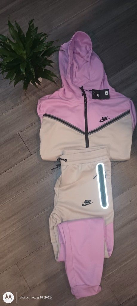 Nike tech