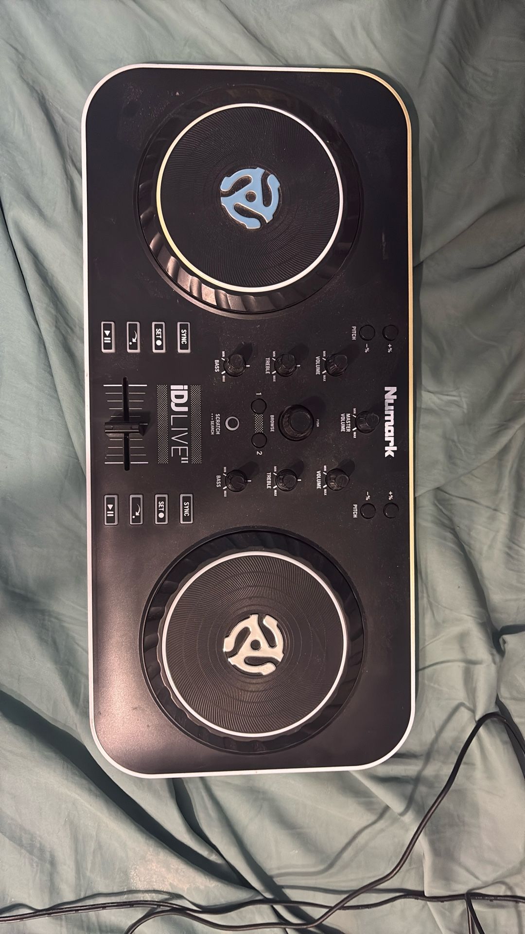 IDJ LIVE 2 iphone portable mixer Table!