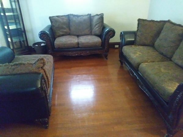 3 Piece Living Room Set Furniture In Cleveland Oh Offerup